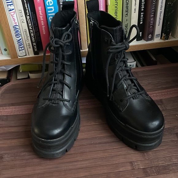 Ugg Sidnee Black Platform Boots - Picture 3 of 8